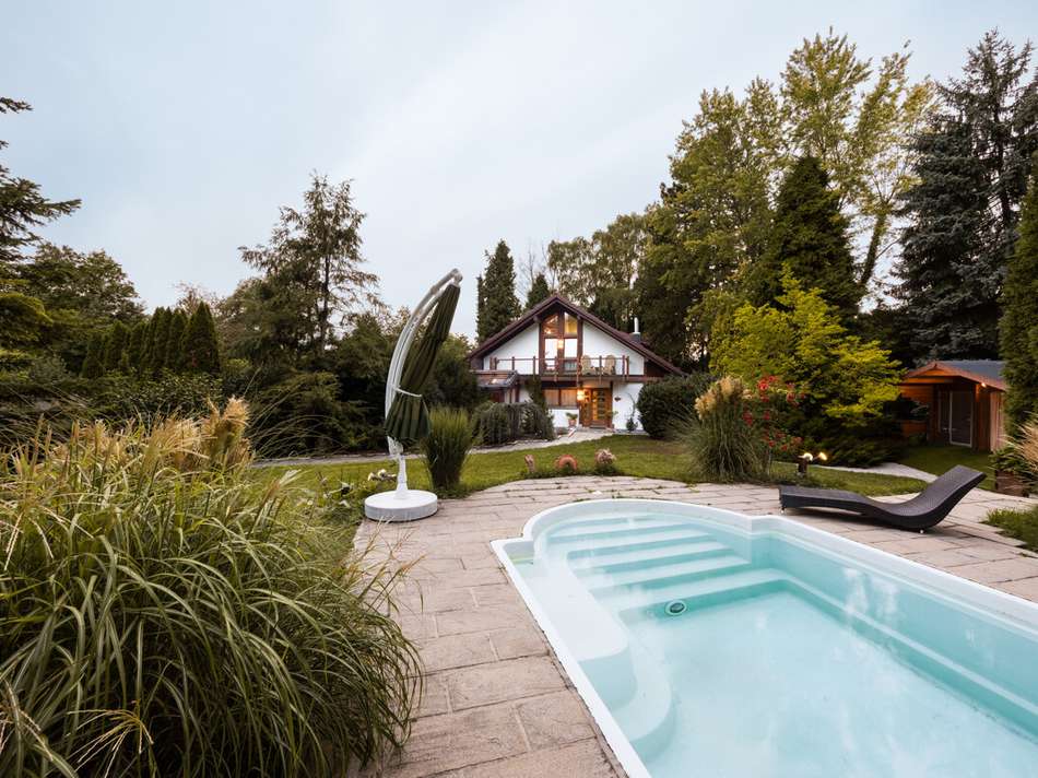 Wohnhaus/Außenanlage/Pool