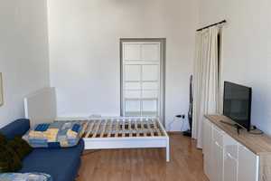 BEFRISTET bis 31.03.26 Möblierte 1-Zimmer-Wohnung zur Zwischenmiete (7 Monate) – Benzenbergstraße 46, 40219 Düsseldorf – Vorschaubild 2