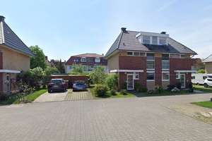 Familienfreundliche Doppelhaushälfte mit Garten, Terrasse und Dachstudio in Berlin-Altglienicke