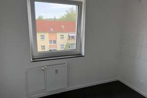 Casting für den besten Balkon-Nutzer der Stadt /  Now casting: The city's next balcony champion. – Letmather Straße 11, 58119 Hohenlimburg (Ortsteil), Hagen – Vorschaubild 9
