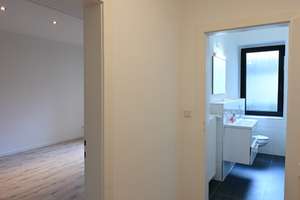 WG-GEEIGNET: 2-Zimmer-Wohnung mit hohen Decken und neuem Tageslichtbad – Grupellostraße 16, 40210 Stadtmitte, Düsseldorf – Vorschaubild 5