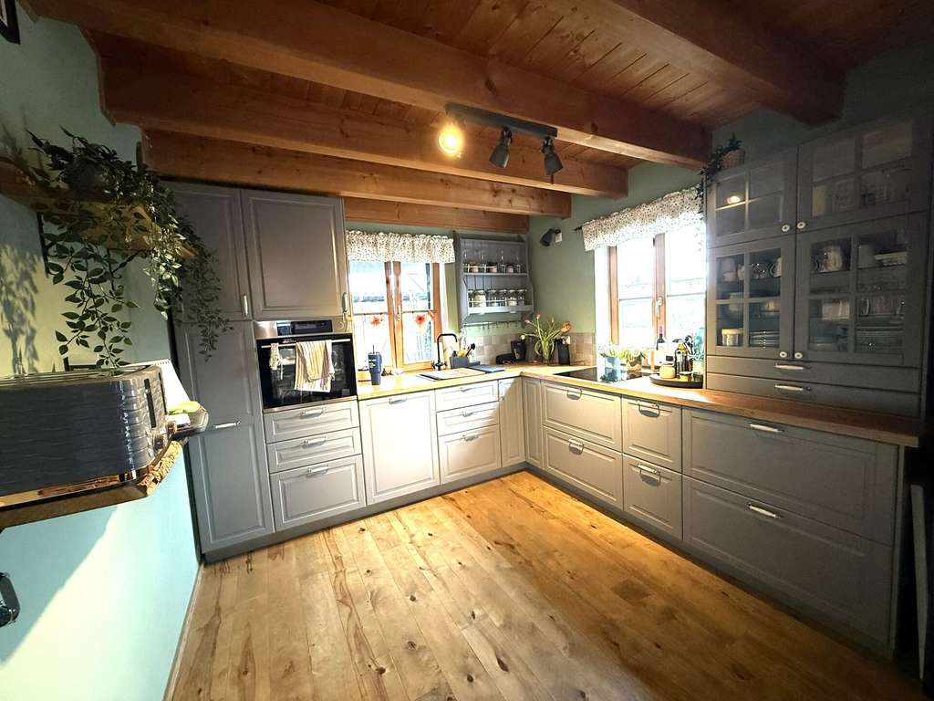 Immobilie in Eiselfing - Idyllisches Landhaus in Weilerlage: Mit Einliegerwohnung oder bis zu sieben Zimmern nutzbar - Bild 4