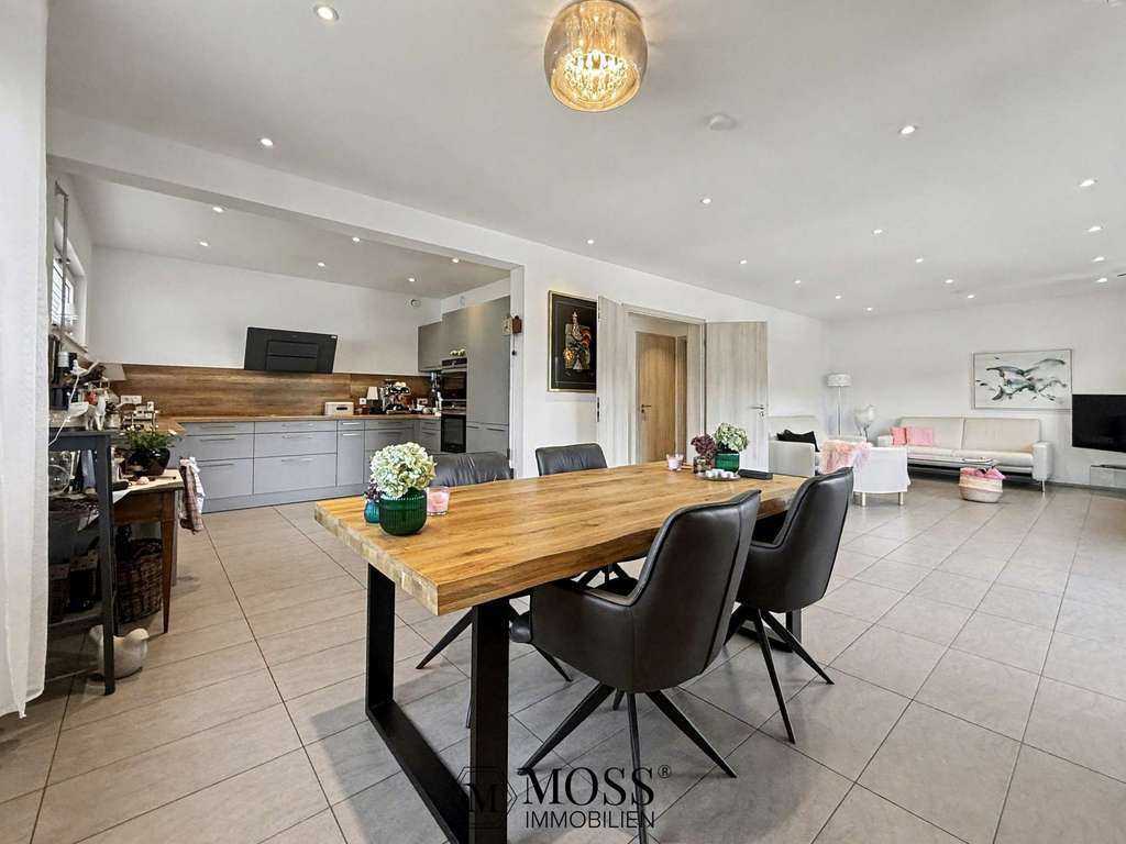 Immobilie in Oberharmersbach - Schwarzwaldidylle mit Panorama - Wohnen auf höchstem Niveau in Oberharmersbach - Bild 2