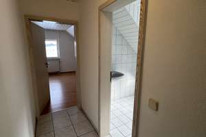 Ansprechende 3-Zimmer Dachgeschosswohnung mit Balkon in Düdelsheim – Die vollständige Adresse der Immobilie erhältst du vom Anbieter., 63654 Büdingen – Vorschaubild 9