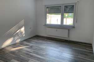 Frisch renovierte 3-Zimmer Wohnung mit Balkon, nahe FH und Köln Arcaden – Feldbergstraße 12, 51105 Köln – Vorschaubild 4
