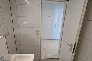 Geräumige 1-Zimmer-Wohnung mit Einbauküche und neusaniertem Bad in München – Die vollständige Adresse der Immobilie erhältst du vom Anbieter., 80807 Milbertshofen, München – Vorschaubild 14