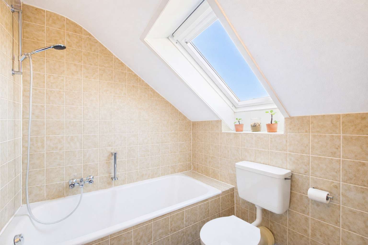 Immobilie in Kernen im Remstal - Kapitalanlage: 2-Zimmer-DG-Wohnung mit Süd-Loggia - Bild 2