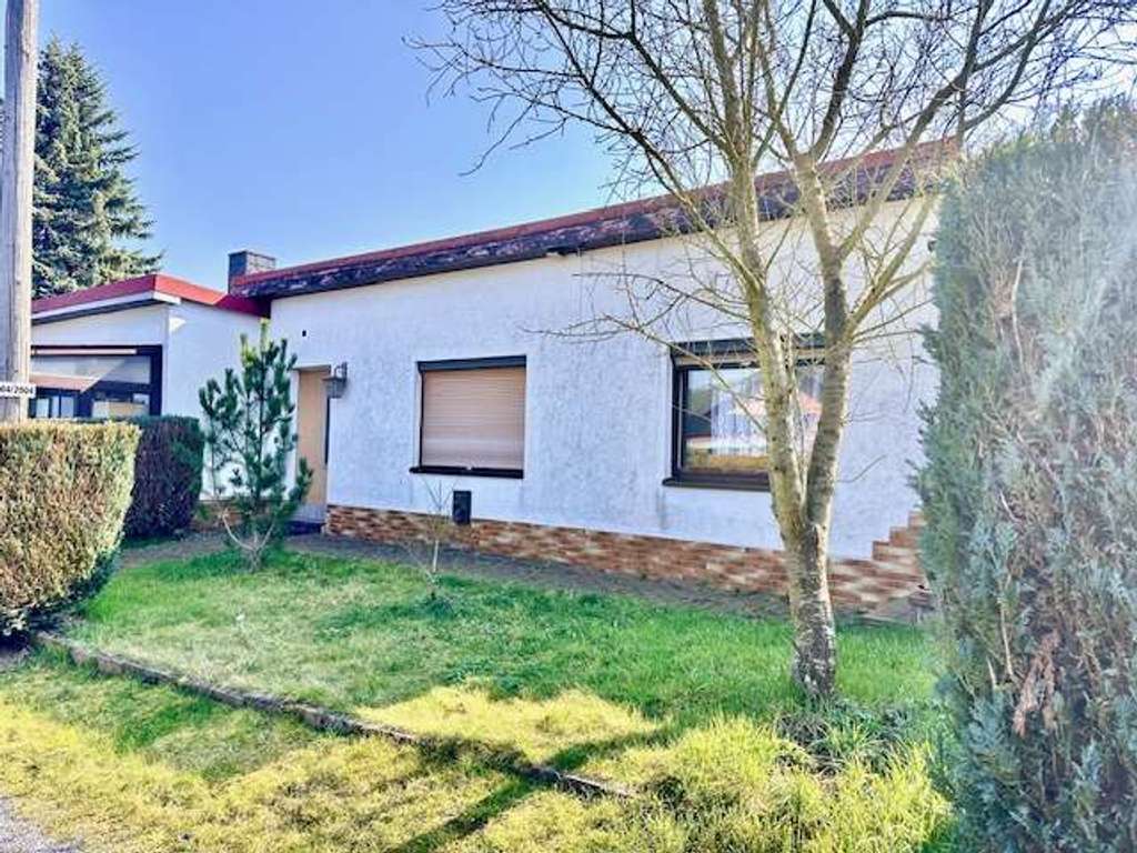 Immobilie in Oppurg - Schöner und massiver Wochenendbungalow in super Lage - Bild 0