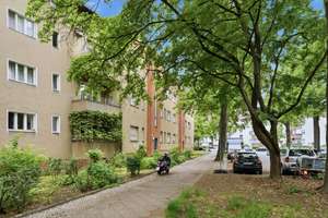 Modernized 3-room top-floor Altbau apartment with balcony and EBK near lake Tegel – Gorkistraße 36b, 13509 Tegel, Berlin – Vorschaubild 10