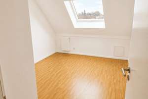Neuwertige 3-Zimmer-Dachgeschosswohnung mit 2 Schlafzimmern, Balkon und Aufzug – Wachtelweg 29, 81927 Waldtrudering, München – Vorschaubild 22