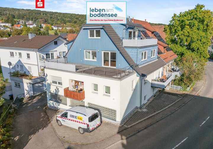 modernes Wohnhaus mit 3 Wohneinheiten und Aufzug