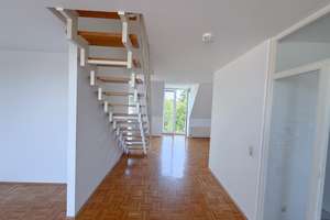 Maisonettewohnung mit 2 Zimmern, Balkon, Küche, Bad, Gäste-WC mit Tiefgaragenstellplatz & Aufzug – Die vollständige Adresse der Immobilie erhältst du vom Anbieter., 40597 Benrath, Düsseldorf – Vorschaubild 2