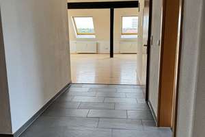 Moderne DG-Wohnung 98 qm, luftiges Wohnzimmer – Alsenplatz 3, 45138 Huttrop, Essen – Vorschaubild 17