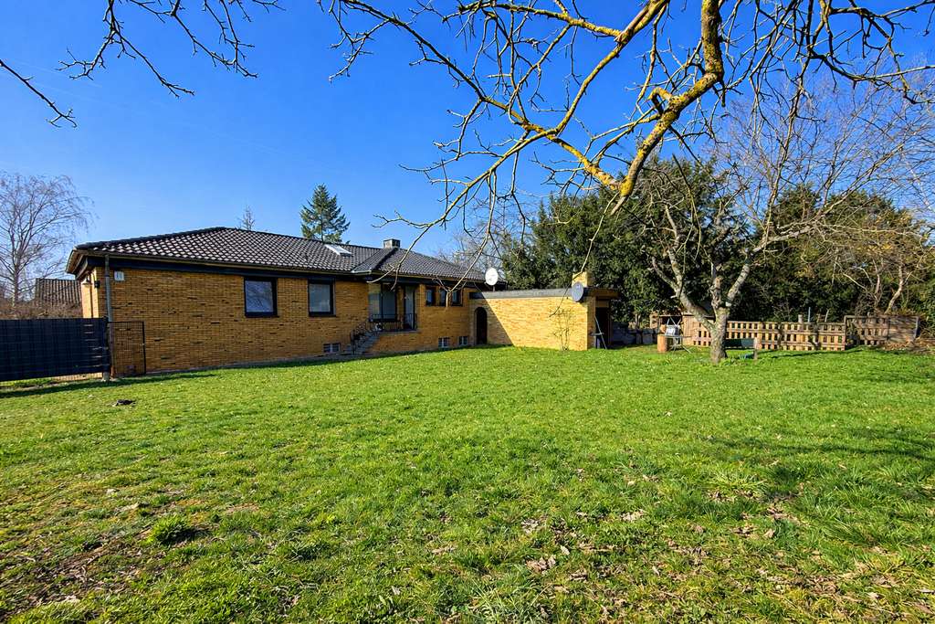 Immobilie in Hargesheim - Idyllisch gelegener Bungalow mit großem Garten und Garage in ruhiger Wohnlage - Bild 2