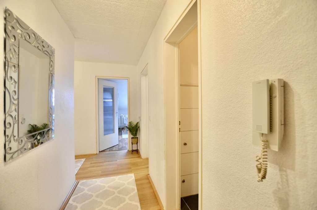 Immobilie in Schwetzingen - Helle 4-Zimmer-Wohnung mit großzügigem, überdachtem Balkon - Bild 3