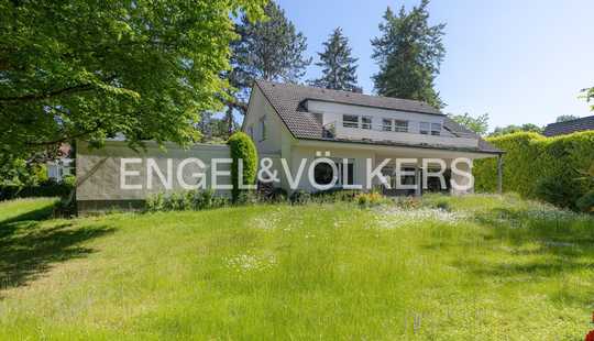 Bild von Familiendomizil mit großem Gartengrundstück in Toplage