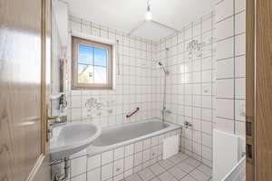 Großes Mehrfamilienhaus, Pool u. Doppelgarage, gepflegt, teilrenoviert – Hochlandstraße 27, 80995 Feldmoching, München – Vorschaubild 28