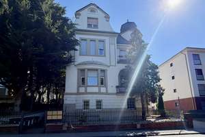 Frisch renovierte 2 Zi-Wohnung direkt am Kurpark