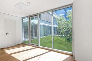 Sehr helle Luxus-Designwohnung mit großem Garten – Nymphenburgerstr. 110A, 80636 Sankt Vinzenz, München – Vorschaubild 3