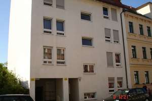 Sanierte 2-Raumwohnung mit  Balkon und Laminat auf ca. 50 m²