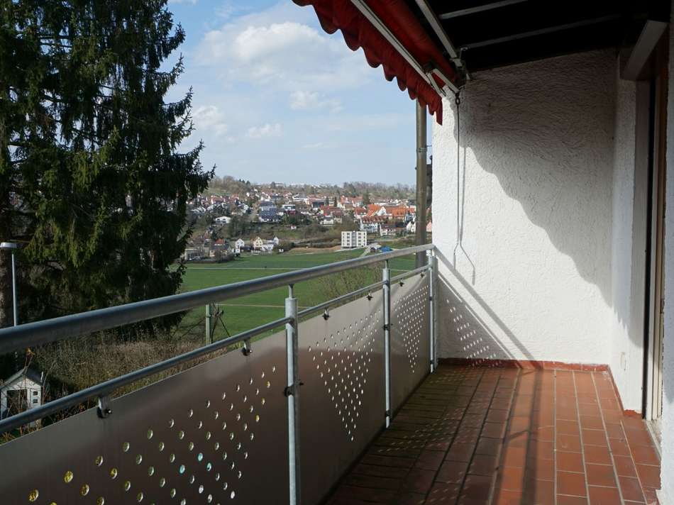 Balkon mit Fliesenboden