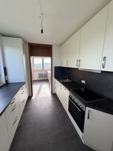 Rollhof: Traumblick über Hall: 121 QM, 3,5 Zimmer, Küche + Bad / WC neu