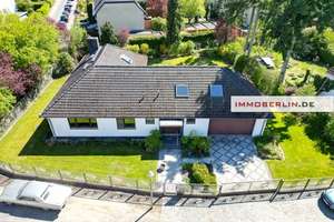 IMMOBERLIN.DE - Traumhafte Lage! Großzügiger Bungalow mit Südwestgarten am Stadtrand