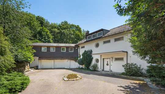 Bild von Sanierungsbedürftige Villa auf parkähnlichem Sonnengrundstück mit traumhaftem Weitblick