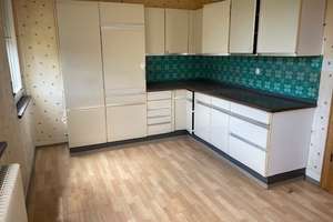 "Viel Platz & viele Möglichkeiten - Wohnhaus mit Garten und 4 Garagen in Albstadt-Pfeffingen" – Die vollständige Adresse der Immobilie erhältst du vom Anbieter., 72459 Albstadt – Vorschaubild 2