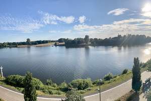 Traumhafte 4-Zimmer-Wohnung in direkter Weserlage – Überseestadt Bremen