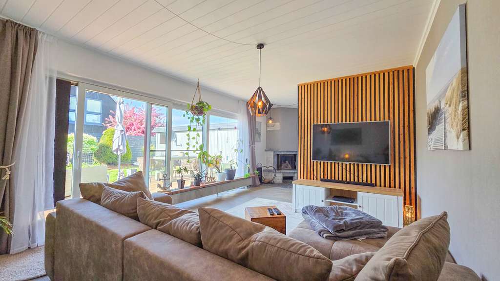 Immobilie in Pölitz - Bungalow mit eigenem Schwimmteich?
- Zu kaufen! In 23847 Pölitz - - Bild 2