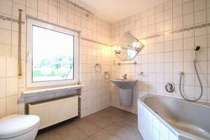 Ein Zuhause voller Wärme und Möglichkeiten – großzügiges Einfamilienhaus mit Traumgarten in Driedorf – Die vollständige Adresse der Immobilie erhältst du vom Anbieter., 35759 Driedorf – Vorschaubild 14