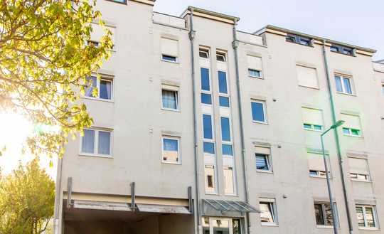 Super schöne 2 Zi. ETW mit hohen Räumen, lichtdurchflutet und Weitblick, TG-Stellplatz & Terrassen