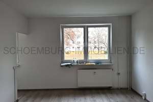 WOHNEN am VOLKSGARTEN. SINGLE-(T)RAUM. PARTERRE. LAMINAT. EINBAUKÜCHE möglich. Bad mit WANNE & WC – Die vollständige Adresse der Immobilie erhältst du vom Anbieter., 4347 Schönefeld-Ost, Leipzig – Vorschaubild 3
