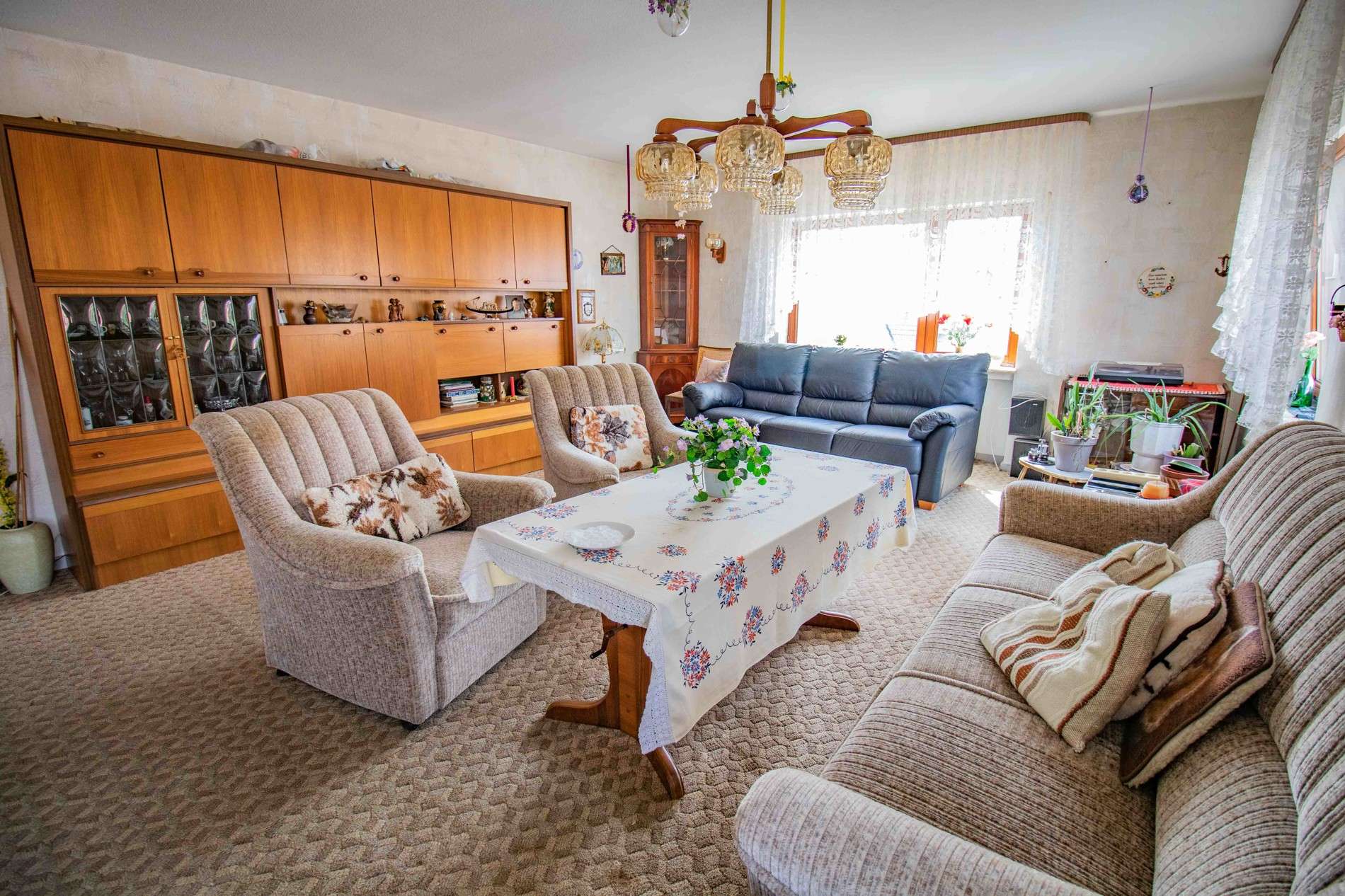 Immobilie in Eschwege - Charmantes Einfamilienhaus mit großem Garten, Doppelgarage und viel Platz zum Wohlfühlen - Bild 5