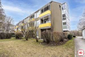 Dachgeschoss-Galeriewohnung mit Wohnküche und zwei Bädern – Die vollständige Adresse der Immobilie erhältst du vom Anbieter., 81737 Altperlach, München – Vorschaubild 2