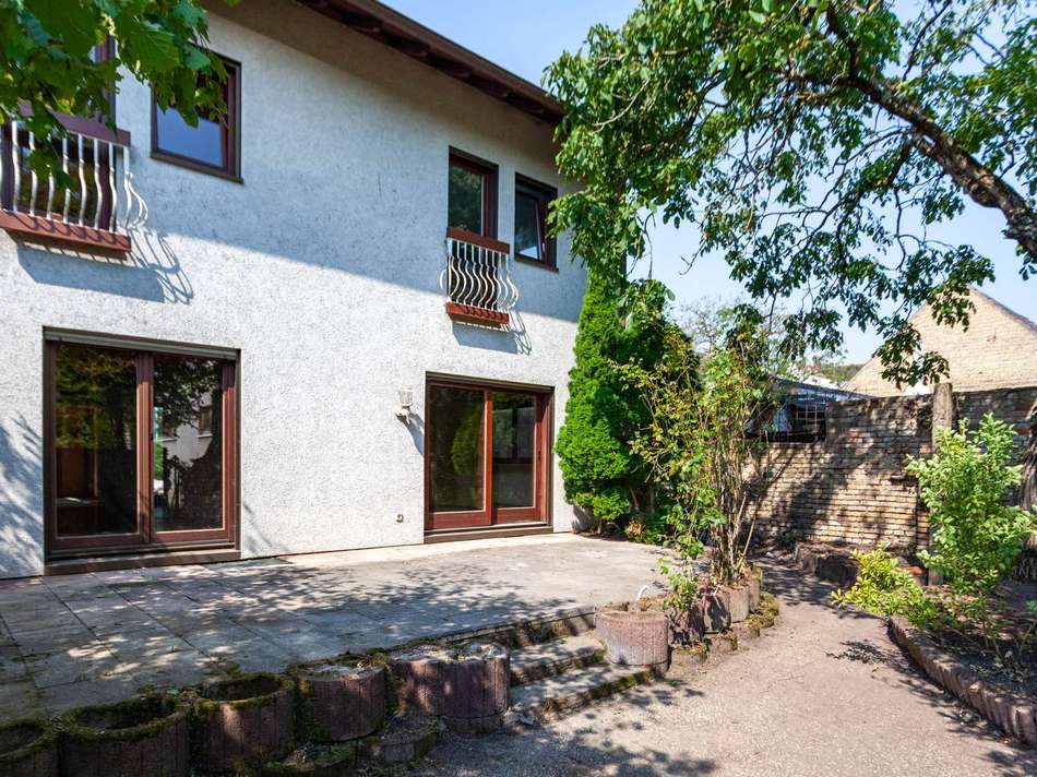 Hausansicht Rückansicht 