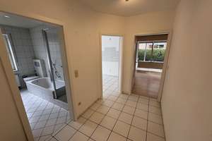 Erdgeschosswohnung mit Terrasse und Pkw-Stellplatz 
in verkehrsgünstiger Lage am Rande von Elsen – Die vollständige Adresse der Immobilie erhältst du vom Anbieter., 33106 Kernstadt, Paderborn – Vorschaubild 4