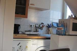 Kleine, gemütliche Studiowohnung, Nähe FH, 1 Zimmer , Kn, Tageslichtbad mit Badewanne und Fenster – Rossstrasse 124, 40476 Golzheim, Düsseldorf – Vorschaubild 2
