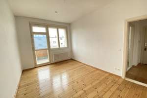 Helle 2,5-Z.-Wohnung mit Balkon u. Tageslichtbad für Selbstrenovierer – WBS-Berechtigung 100 bis 140 – Gartenfelder Str. 114B, 13599 Haselhorst, Berlin – Vorschaubild 3