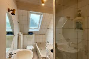 Doppelhaushälfte mit drei Wohneinheiten und Garten in Duisburg – Die vollständige Adresse der Immobilie erhältst du vom Anbieter., 47226 Hochemmerich, Duisburg – Vorschaubild 8