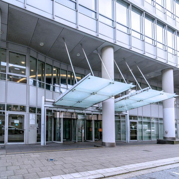 MODERNES Bürohaus mit 240 PKW-Stellplätzen am Hbf! | kurzfristig verfügbar | gekühlte Flächen