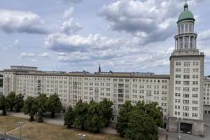 Historische Dachterrasse/ Dachgarten 1.000 m² mit sensationellem Panoramablick  in Karl Marx Allee – Karl Marx Allee 134, 10243 Friedrichshain, Berlin – Vorschaubild 3