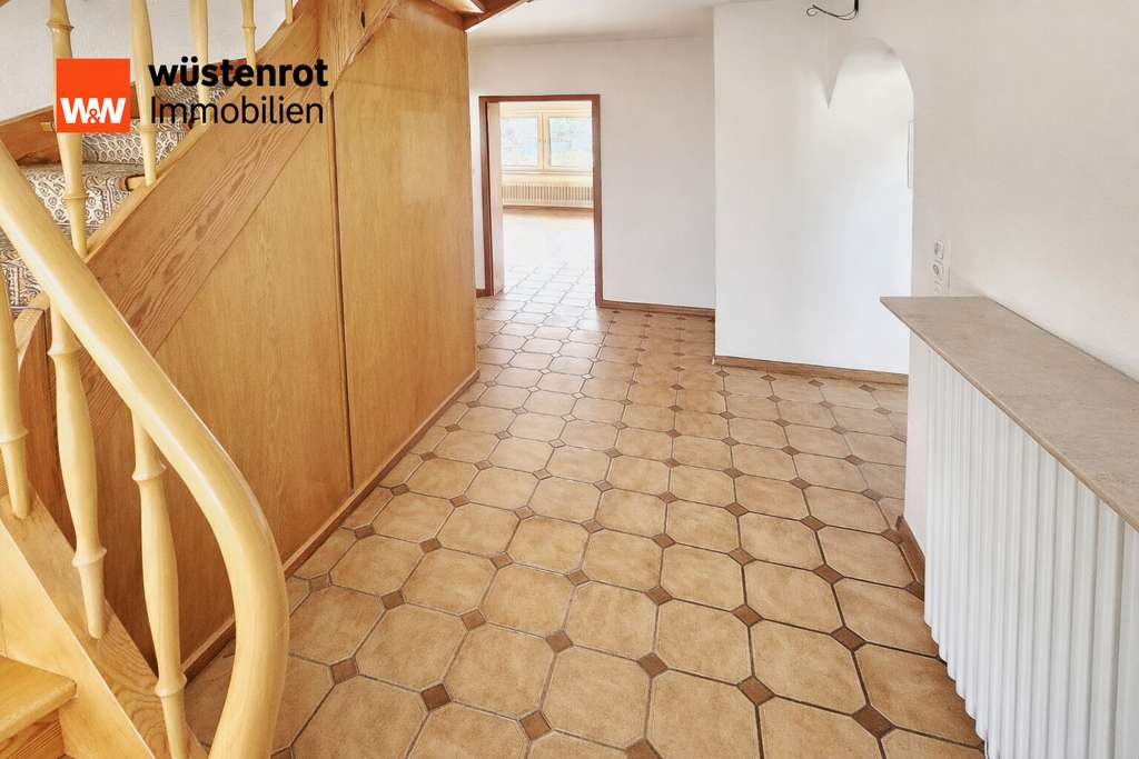 Immobilie in Büdingen - Paradies für 2 (Familien)! Büdingen OT, ca. 250 m² Wfl, 2 Kamine, Feldrandlage, 3 Garagen & Wallbox! - Bild 2