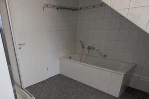 Gräfrath/Zentral - moderne 2-Zimmer-Dachgeschosswohnung mit Sonnenbalkon und traumhaftem Fernblick  – Jägerstraße 41, 42653 Gräfrath, Solingen – Vorschaubild 5