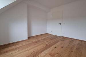 LEERSTEHENDE KERNSANIERTE 2 ZKB DG-WOHNUNG, NOBILIA-EBK UND KELLER IN RUHIGER LAGE OHNE PROVISION – Zorndorfstraße 17, 50737 Weidenpesch, Köln – Vorschaubild 10