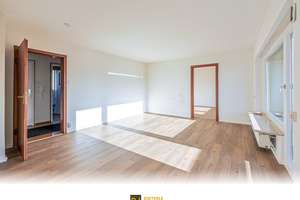 Lichtdurchflutete, optimal geschnittene 3,5-Zimmer-Wohnung mit großem Balkon.