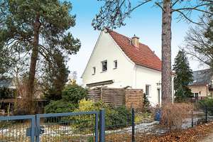 Leerstehendes Einfamilienhaus auf großzügigem Grundstück in gefragter Potsdamer Wohnlage – Hubertusdamm 4, 14480 Am Stern, Potsdam – Vorschaubild 2