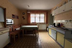 Gepflegtes Einfamilienhaus mit Nebengebäude und Entwicklungspotenzial – Die vollständige Adresse der Immobilie erhältst du vom Anbieter., 91802 Meinheim – Vorschaubild 2
