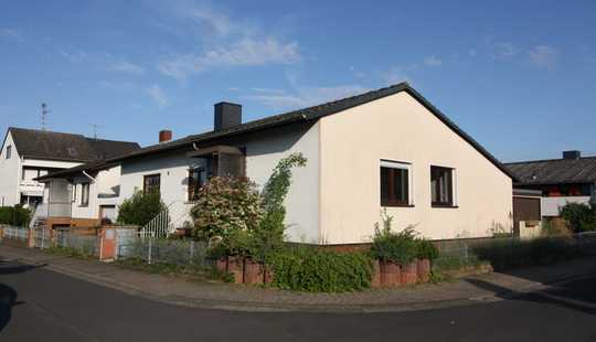 Bild von Bungalow mit Einliegerwohnung in Schöneck-Oberdorfelden